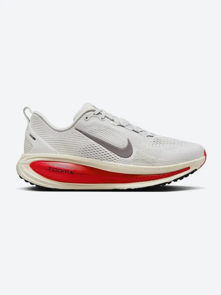 Nike Vomero 18 - Red
