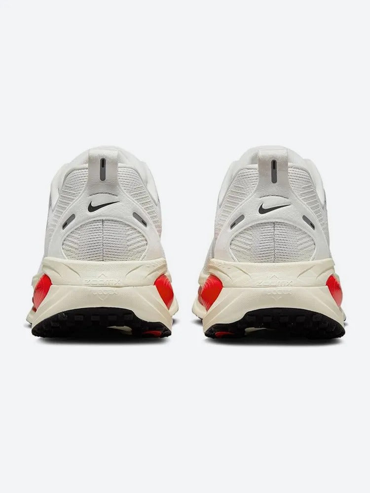 Nike Vomero 18 - Red